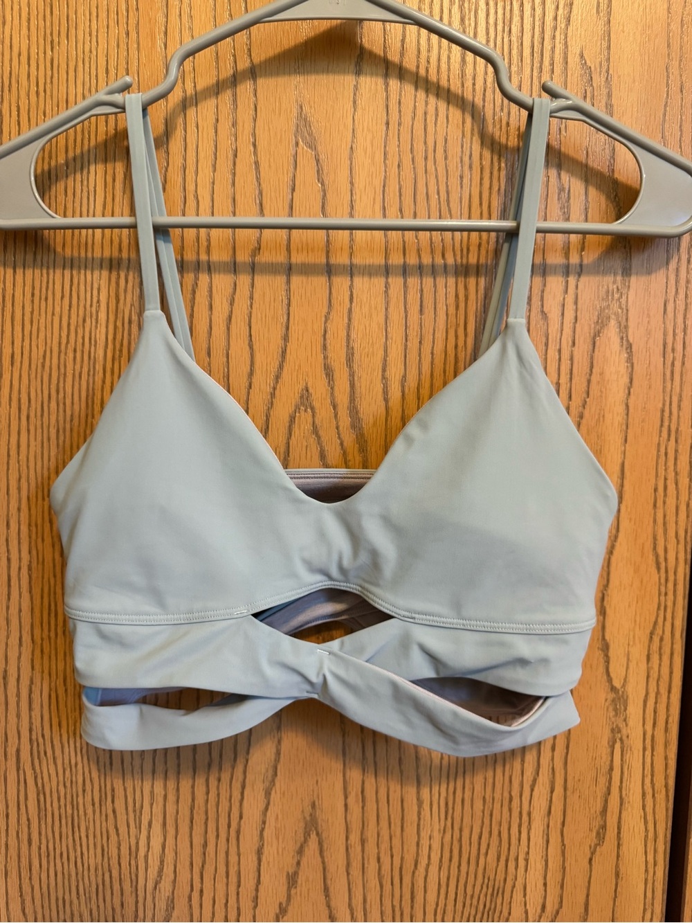 Lululemon V-Neck Crossover Underband Bra
